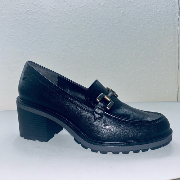 Black loafer with lug sole size 11 by Zodiac.  Lots of added support. - Picture 5 of 6